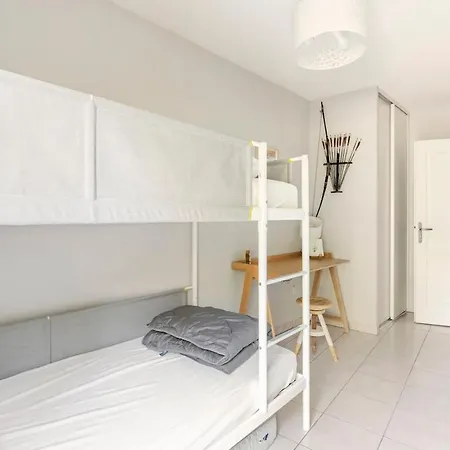 Beautiful Apartment, Terrace And Garden, Close To Beaches